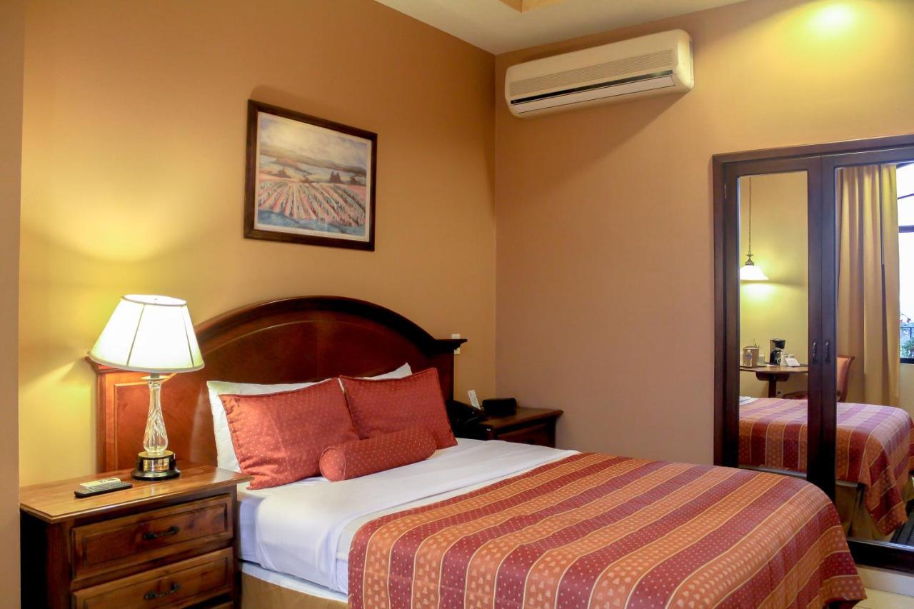 Hotel Monteolivos San Pedro Sula Esterno foto